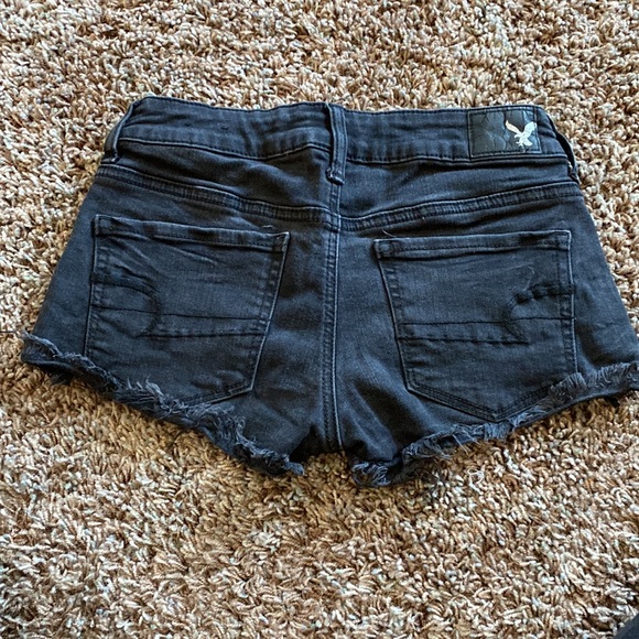 Size 2 American Eagle Super Low Shortie Black w/frayed edges - Picture 2 of 4
